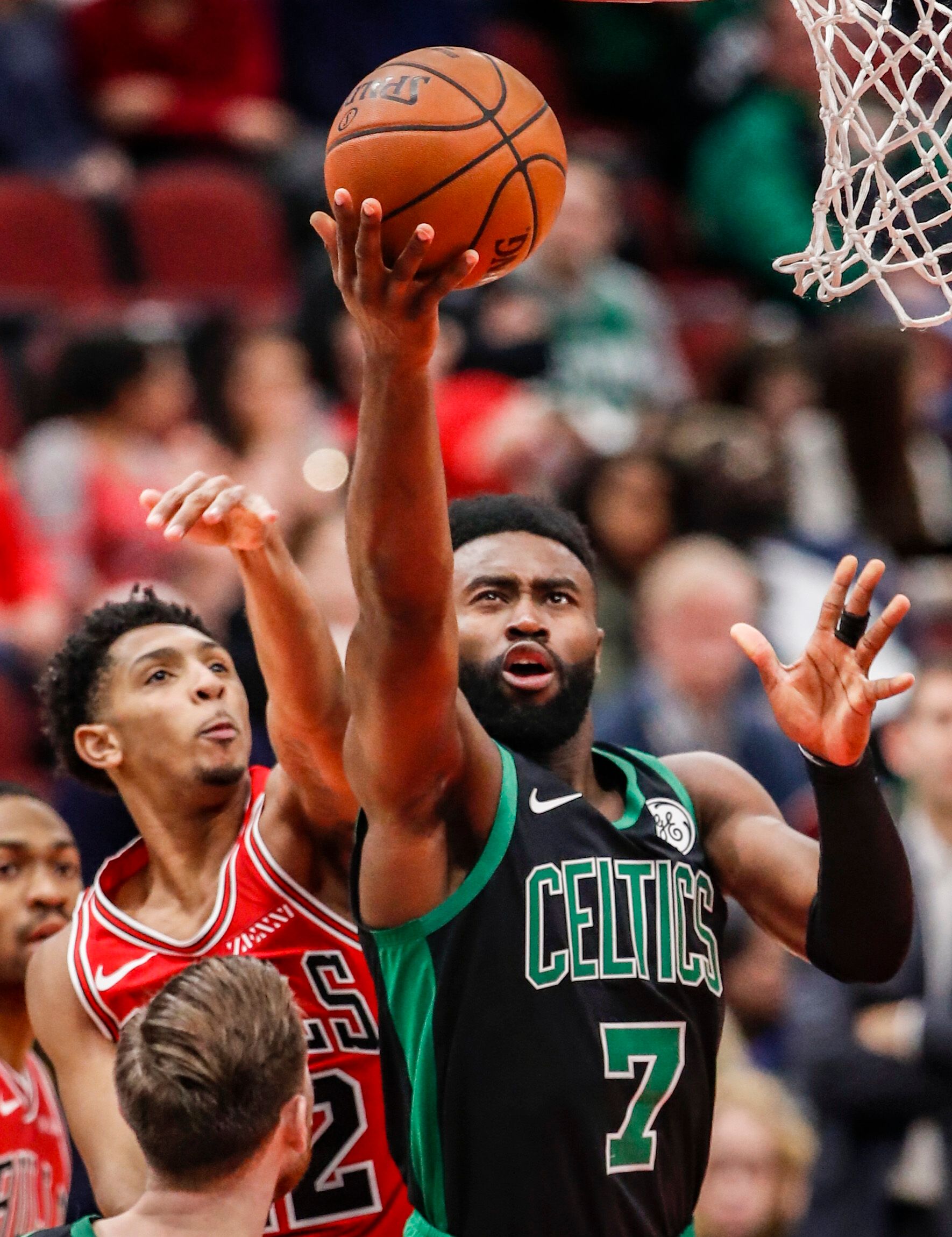 商务部发布会：以旧换新政策成效显著，促进消费增长.