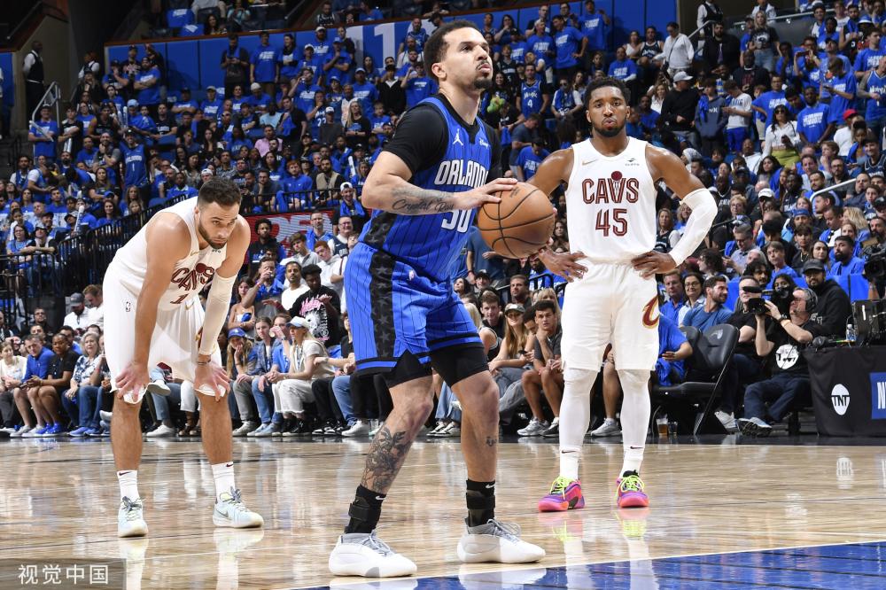 于以往平均 于以往平均