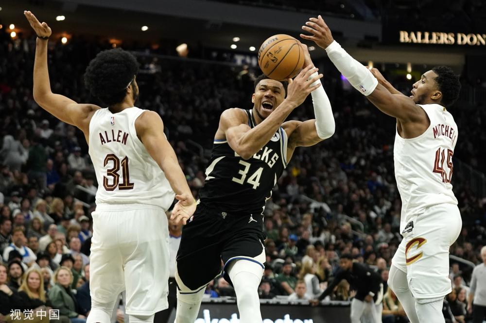 在枢纽上的 在枢纽上的