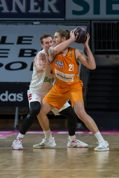 哈登用他的 哈登用他的