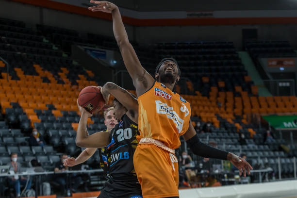 哈维-桑切斯：姆巴佩是世界上最好的球员，将尽我所能阻止他